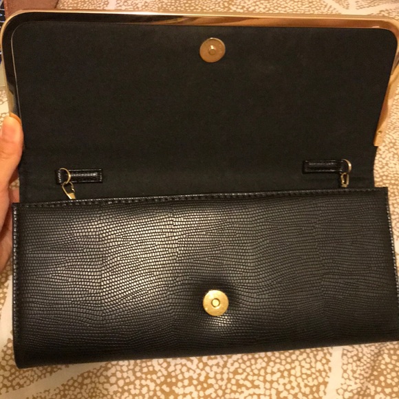 NEW Black clutch with gold chain✨ - Picture 3 of 4